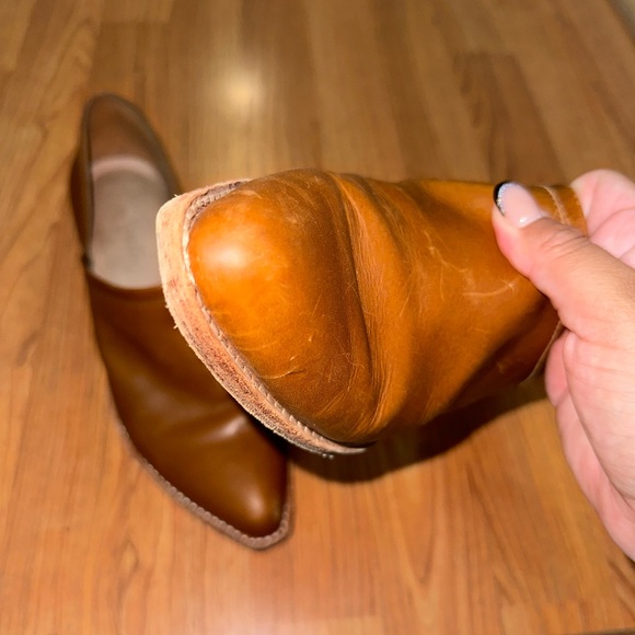 Madewell The Brady Lowcut Bootie in ENGLISH SADDLE. - Picture 2 of 5